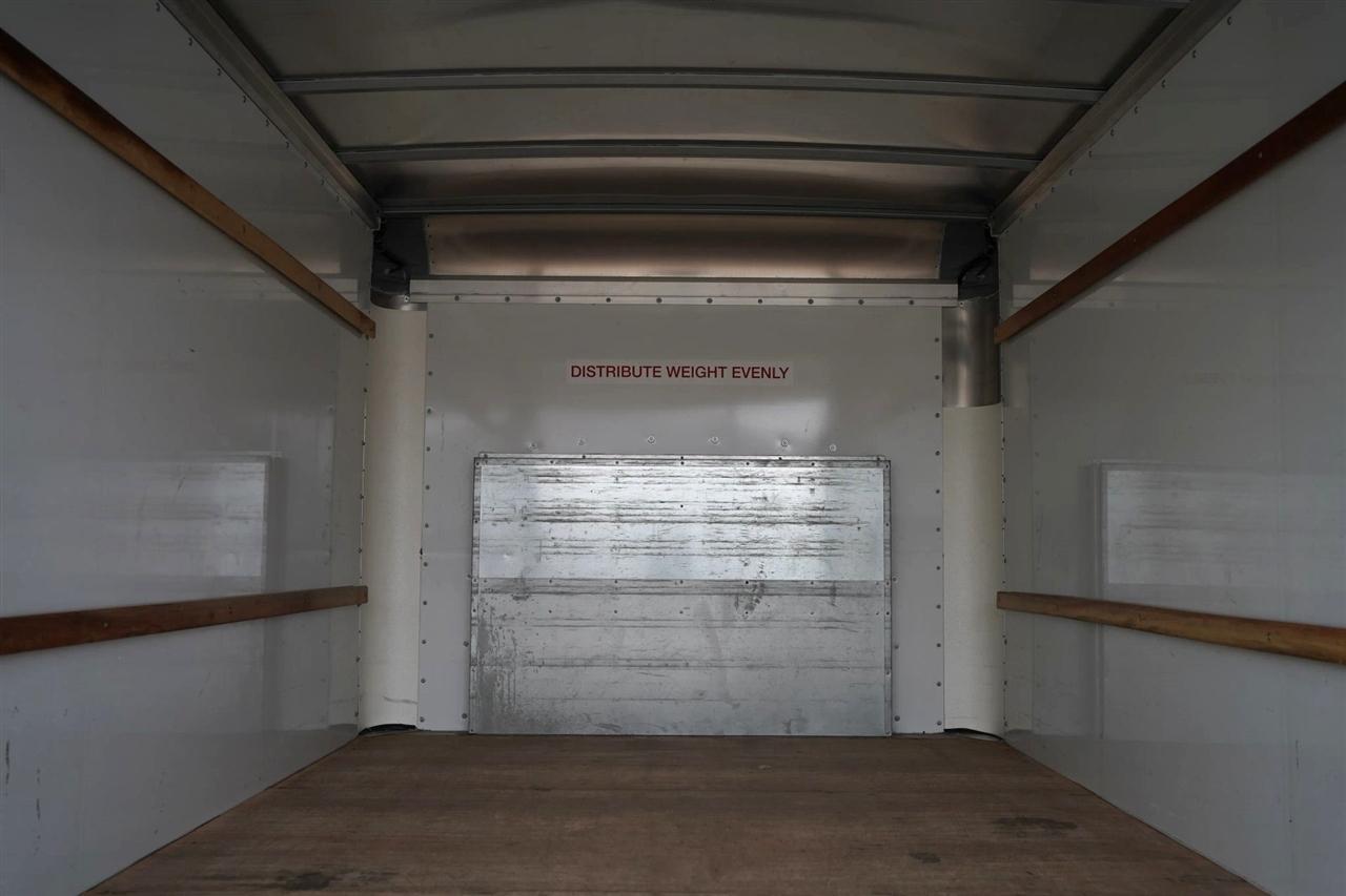 Ford Econoline E-350 Super Duty 2024