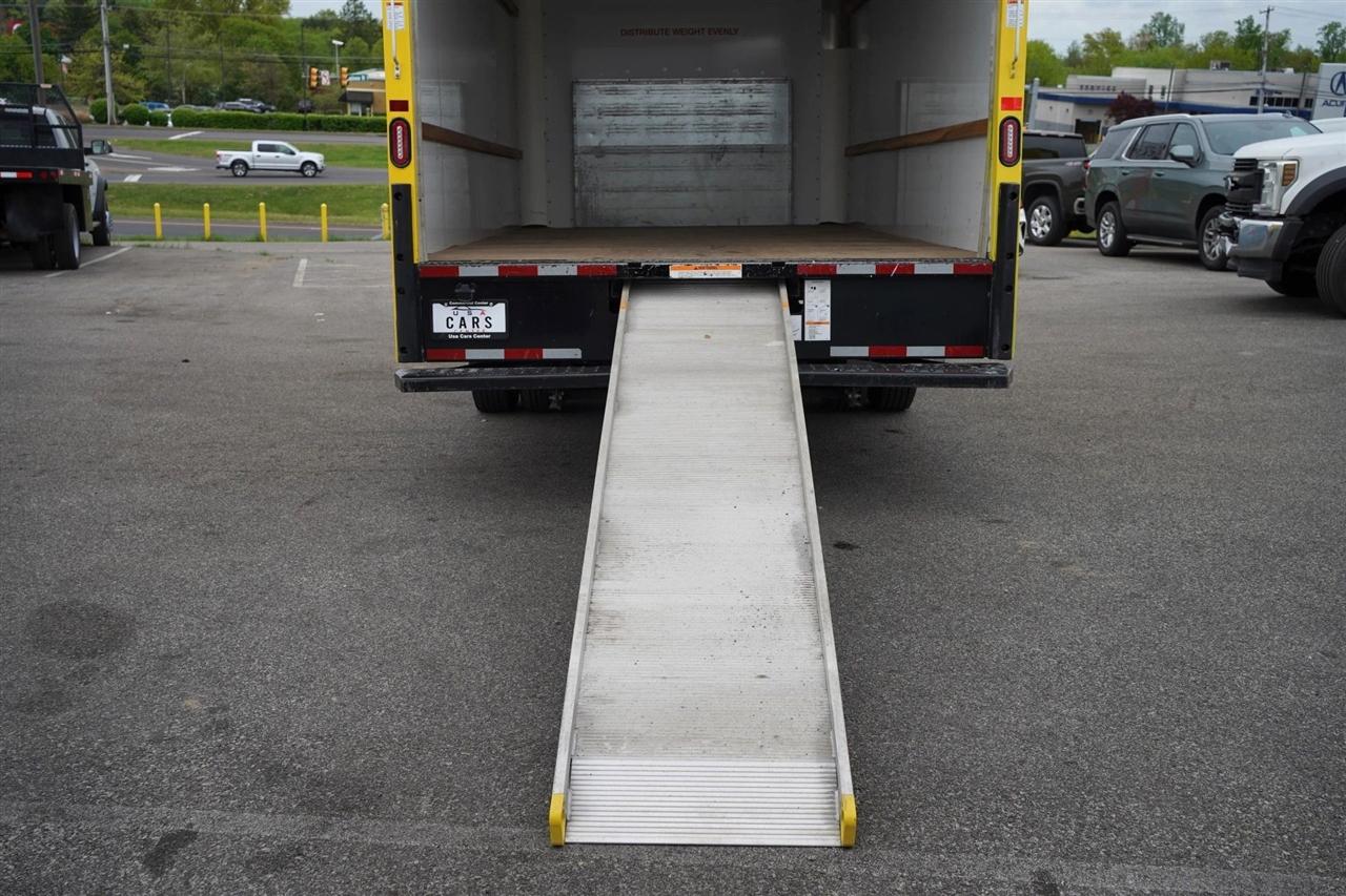 Ford Econoline E-350 Super Duty 2024