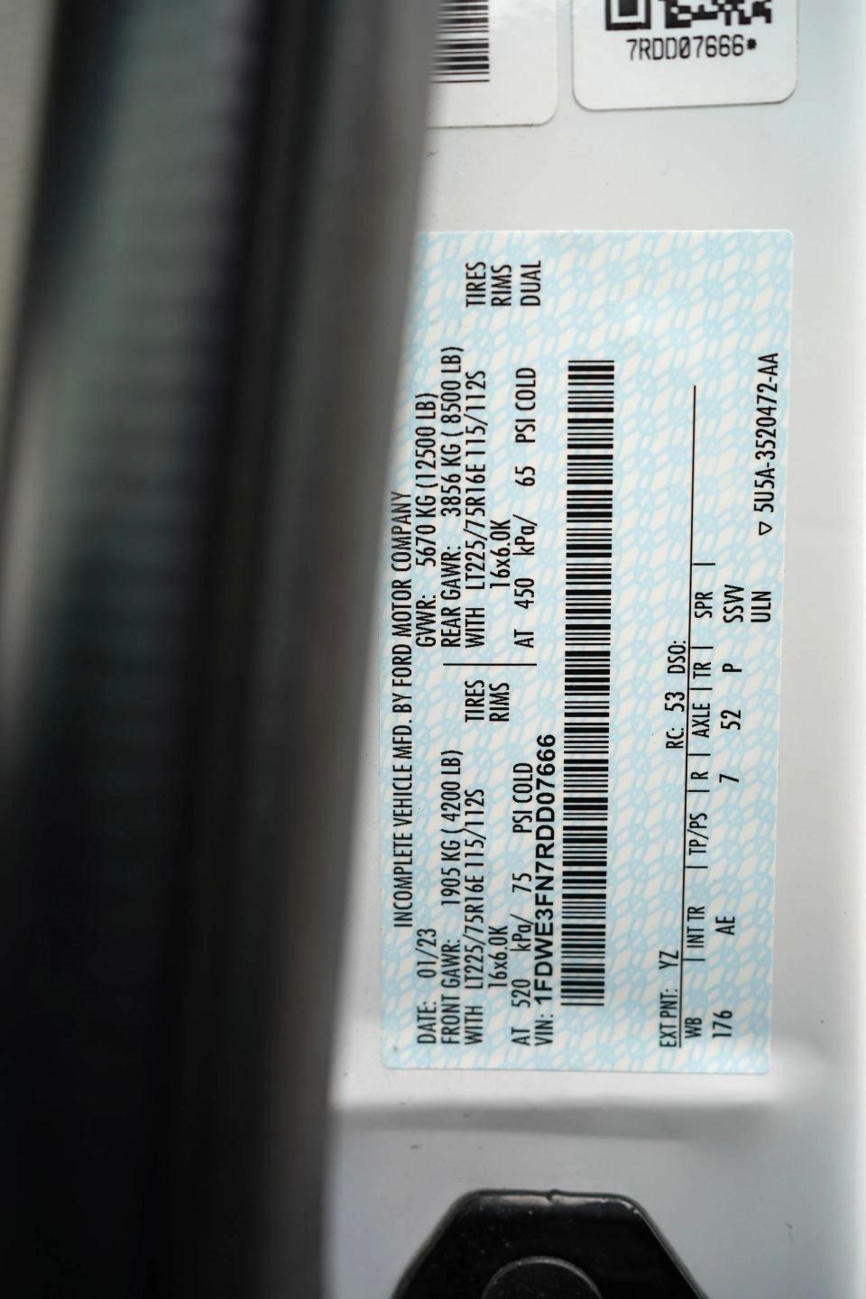 Ford Econoline E-350 Super Duty 2024