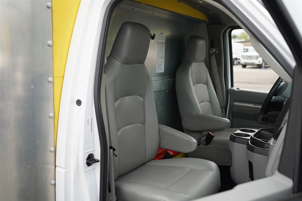 Ford Econoline E-350 Super Duty 2024