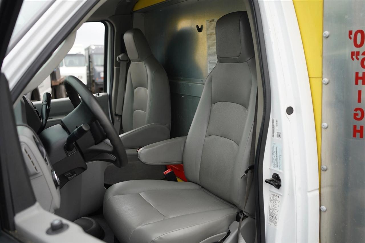 Ford Econoline E-350 Super Duty 2024