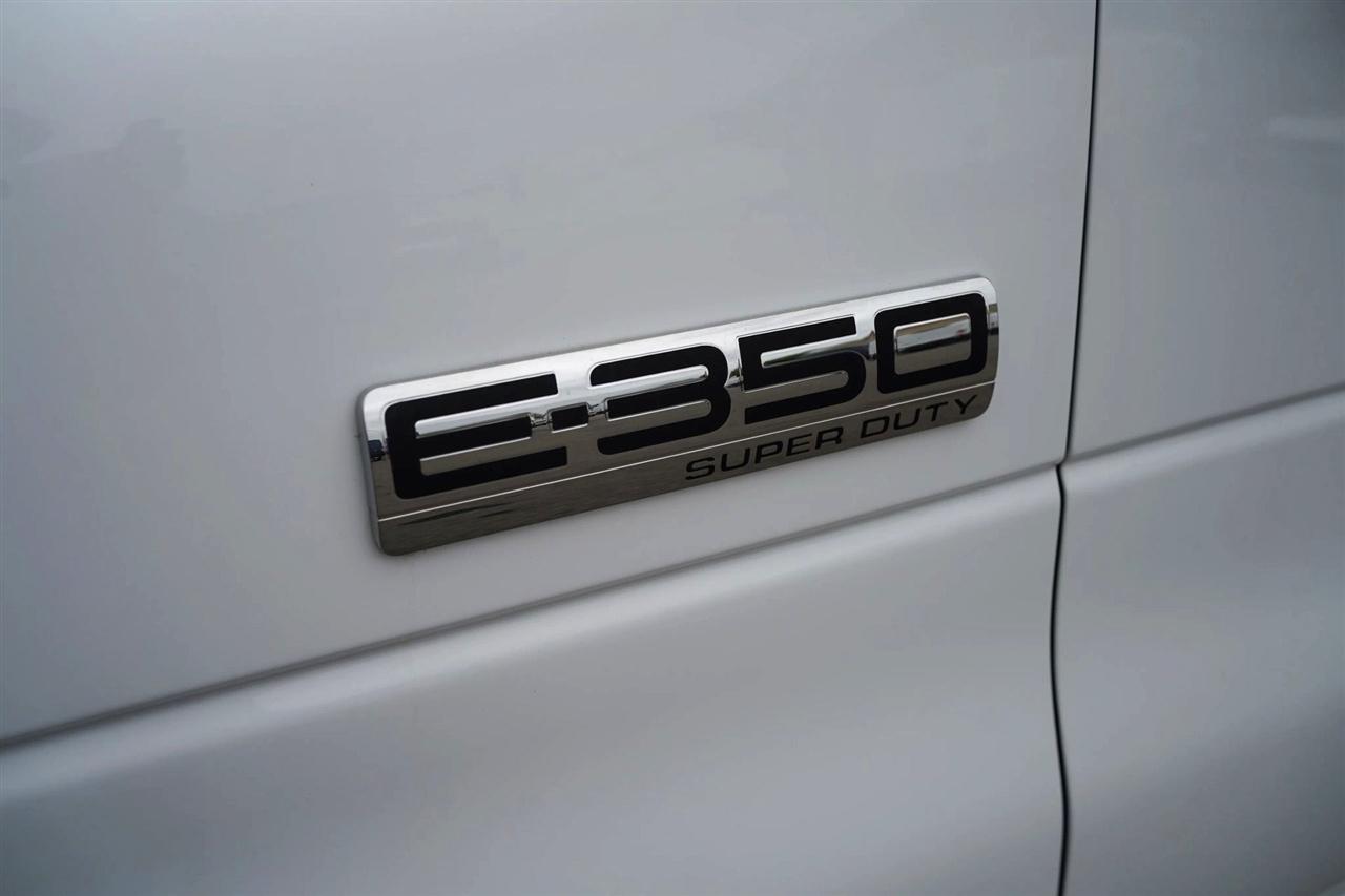 Ford Econoline E-350 Super Duty 2024