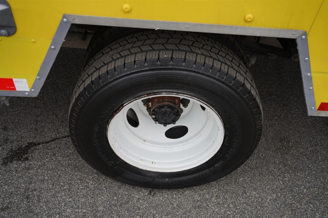 Ford Econoline E-350 Super Duty 2024