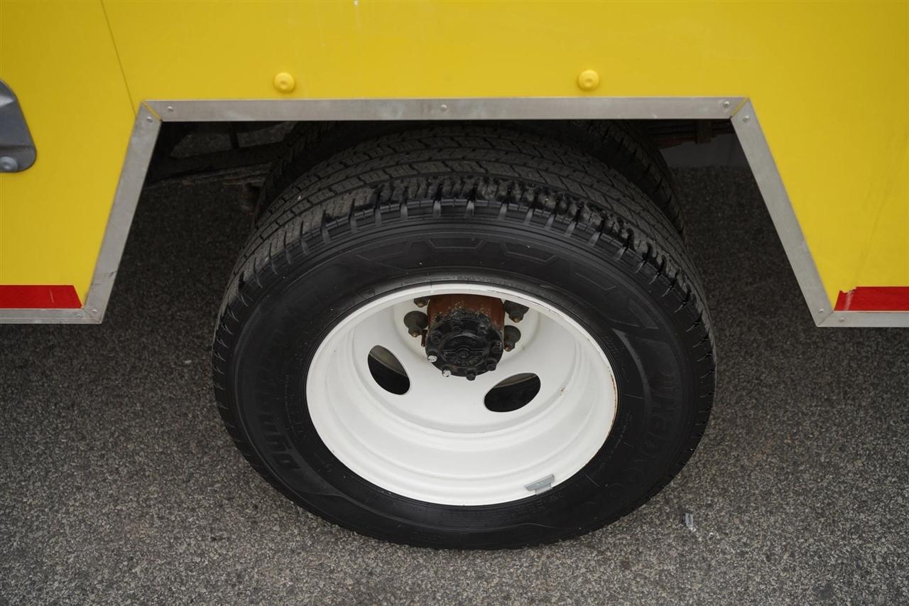 Ford Econoline E-350 Super Duty 2024