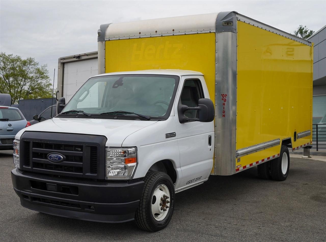 Ford Econoline E-350 Super Duty 2024