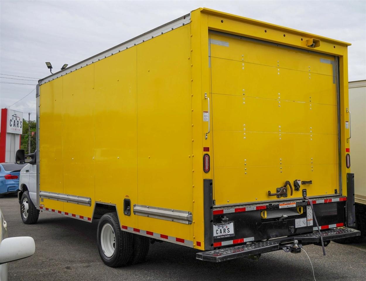 Ford Econoline E-350 Super Duty 2024