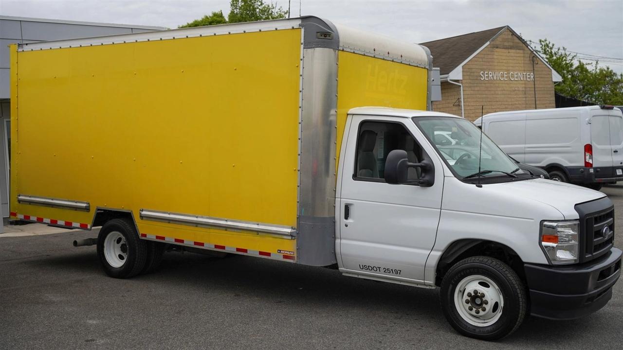 Ford Econoline E-350 Super Duty 2024