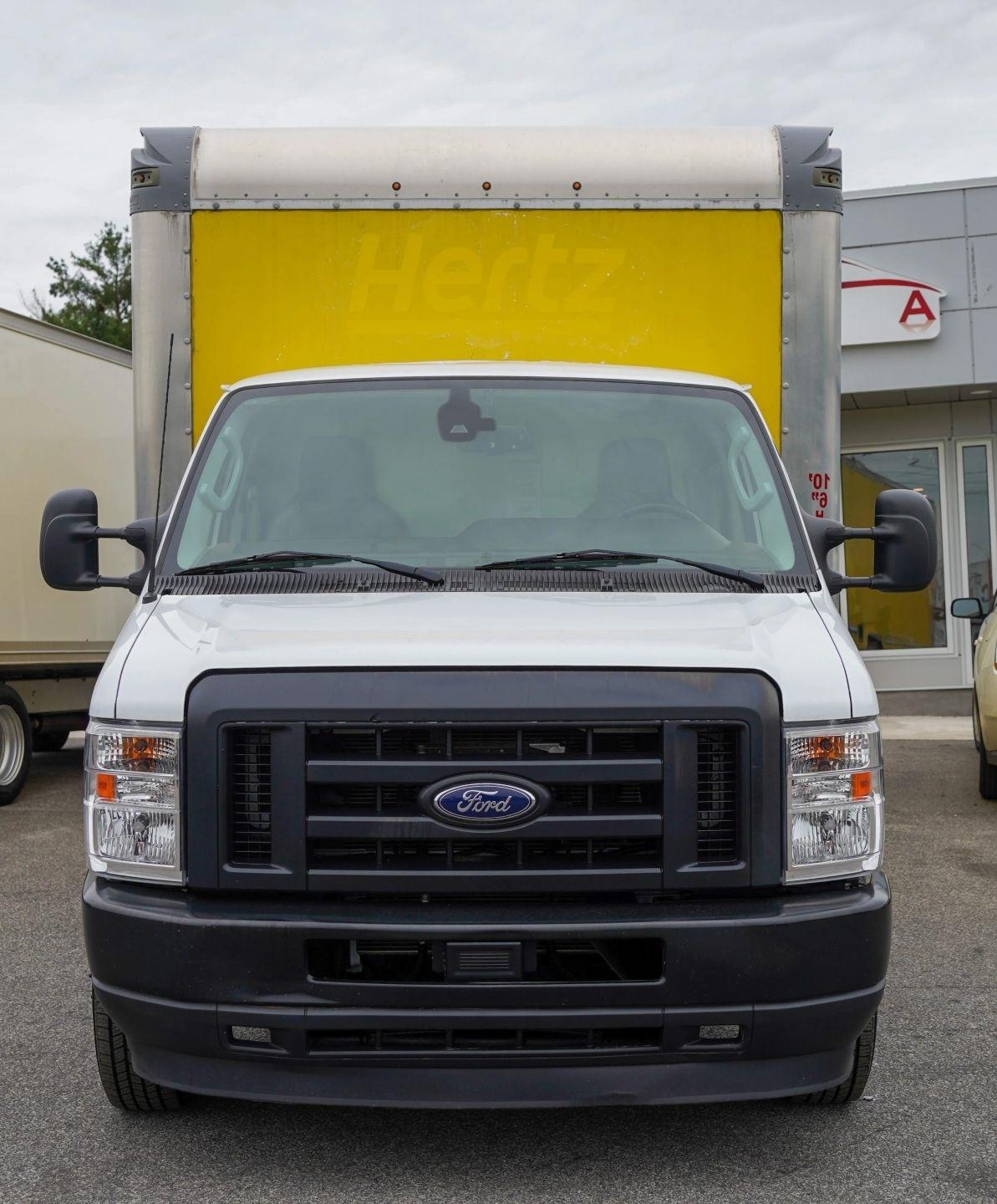 Ford Econoline E-350 Super Duty 2024