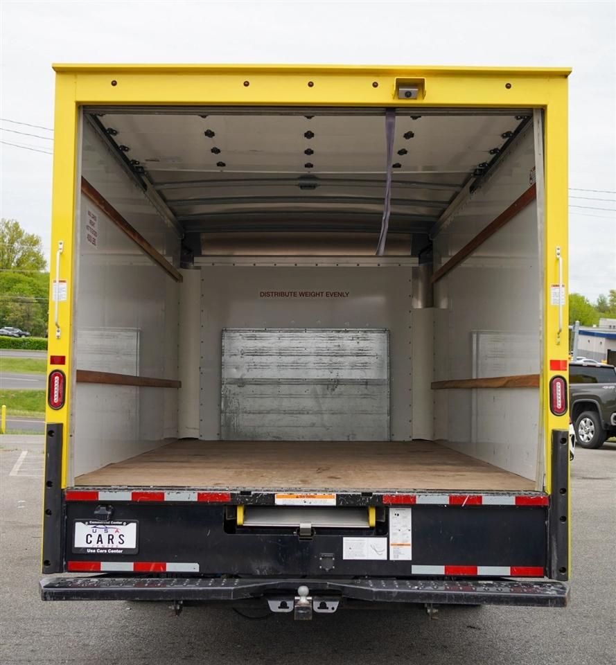 Ford Econoline E-350 Super Duty 2024