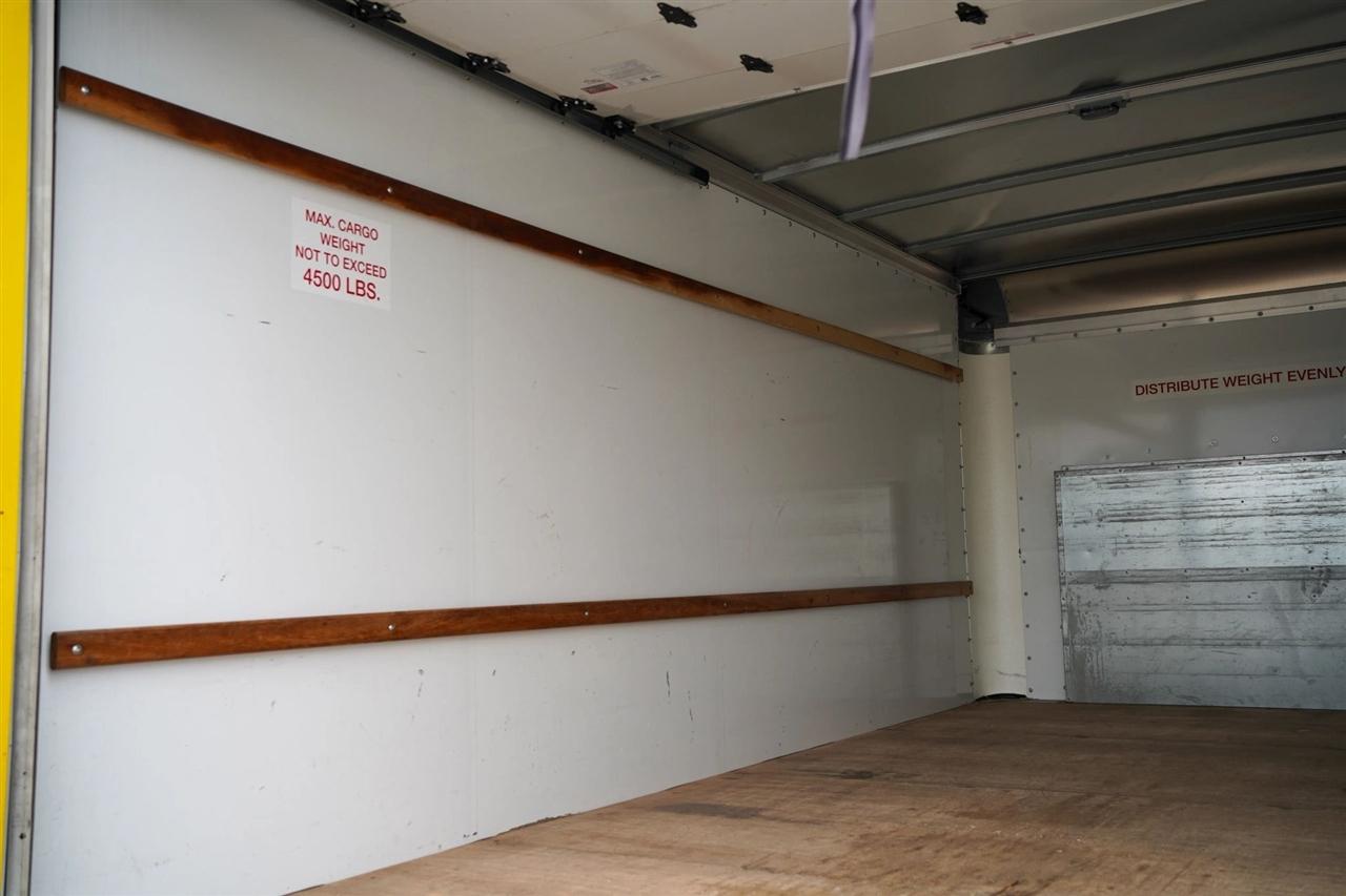 Ford Econoline E-350 Super Duty 2024