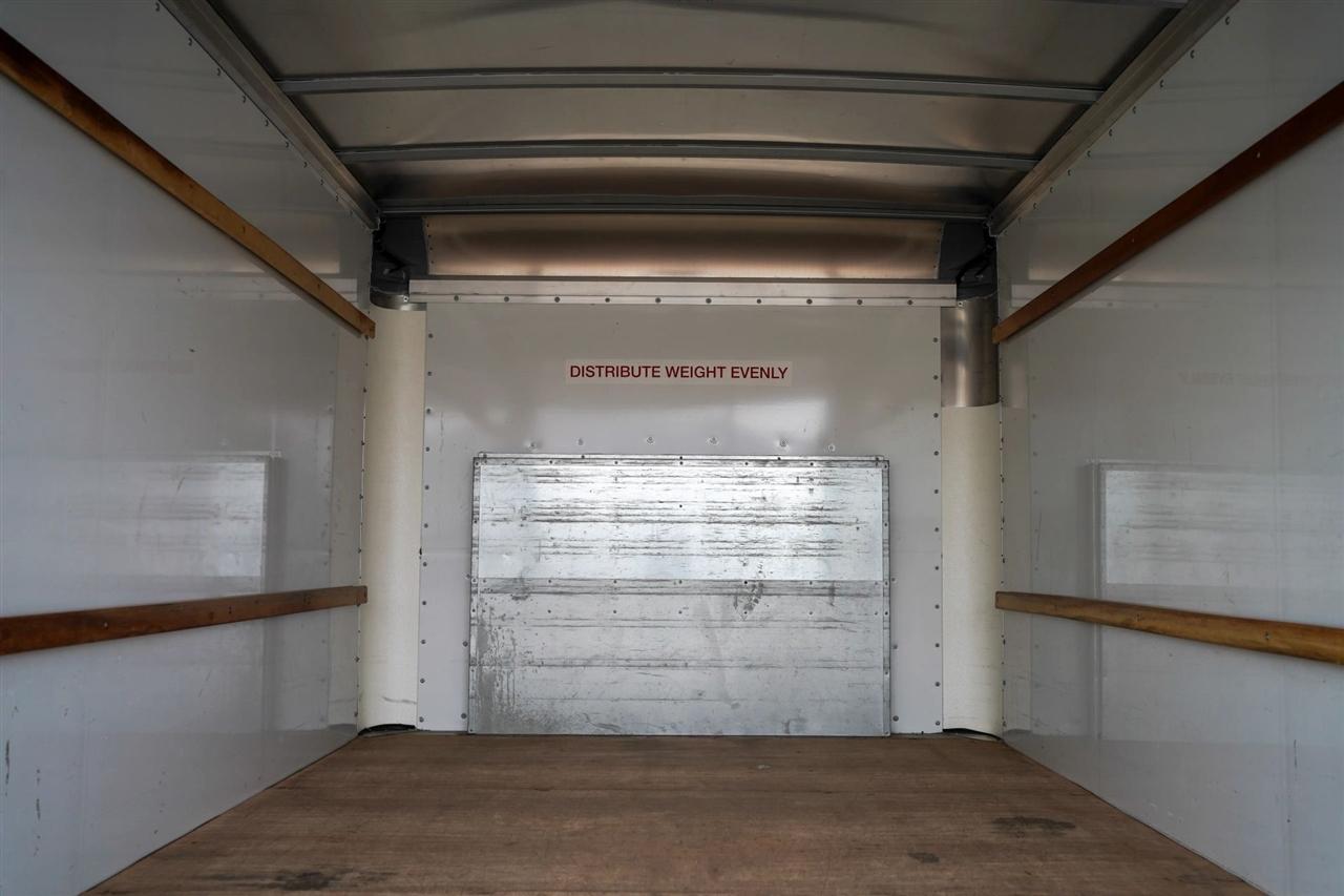 Ford Econoline E-350 Super Duty 2024