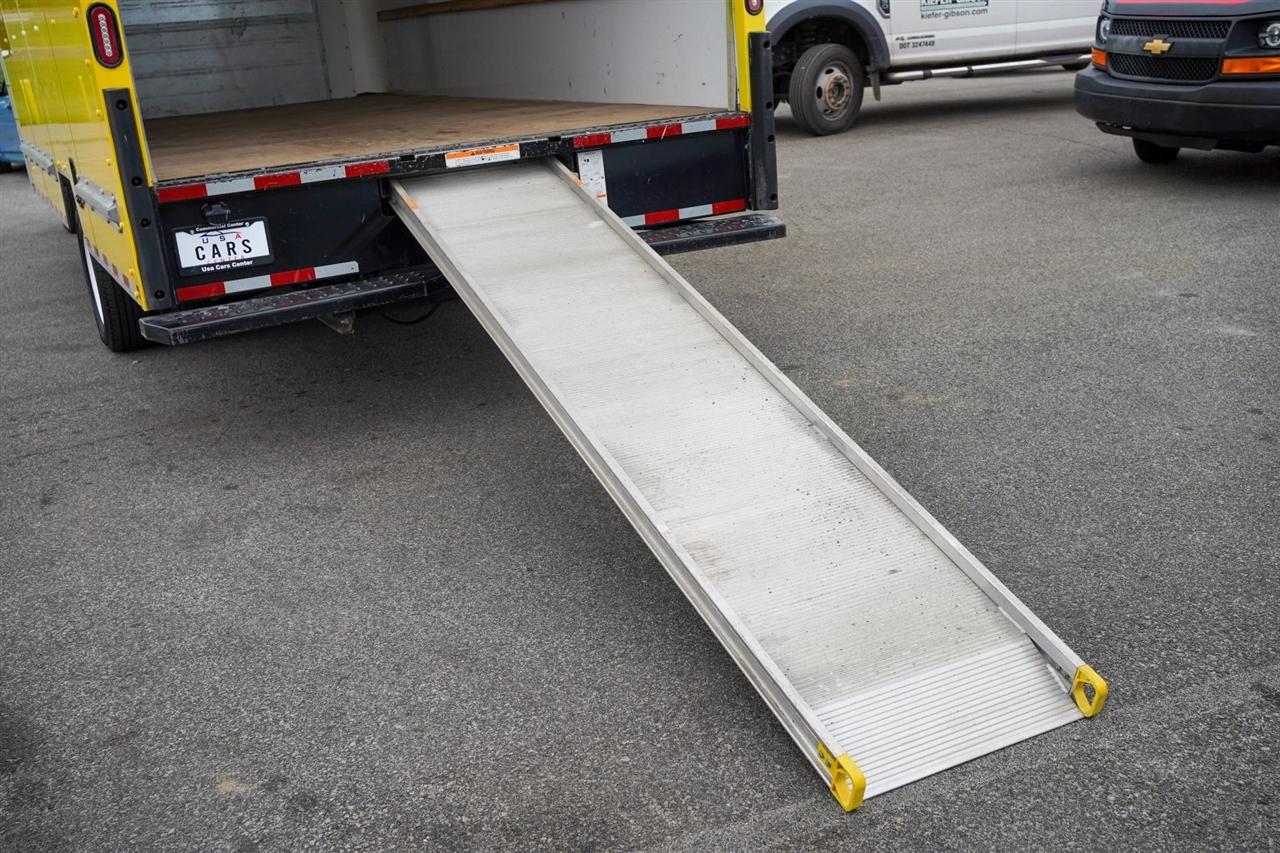 Ford Econoline E-350 Super Duty 2024