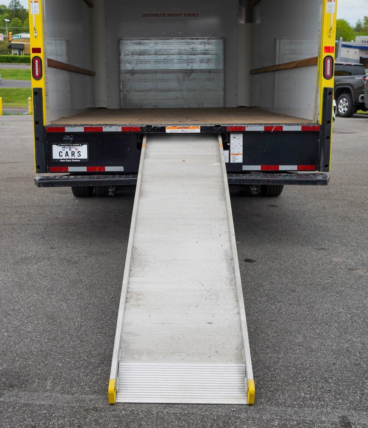 Ford Econoline E-350 Super Duty 2024