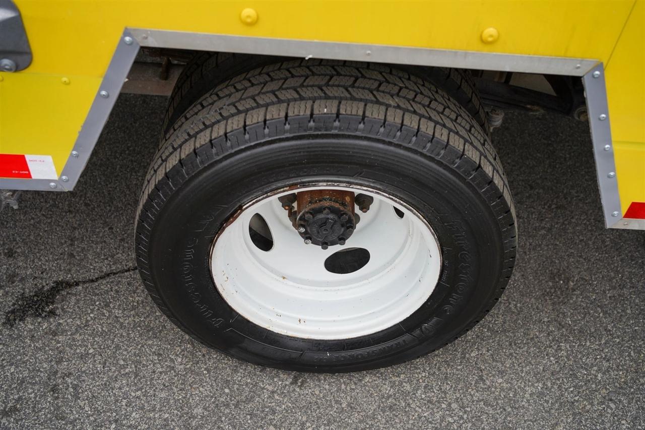 Ford Econoline E-350 Super Duty 2024