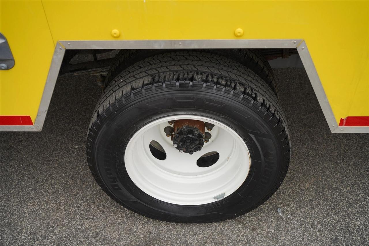 Ford Econoline E-350 Super Duty 2024