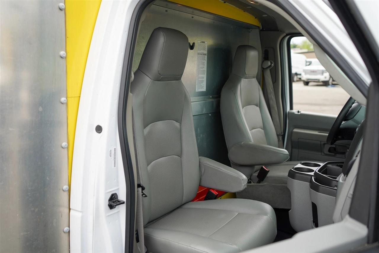 Ford Econoline E-350 Super Duty 2024