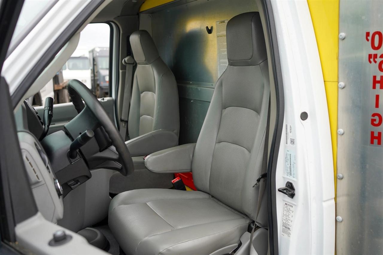 Ford Econoline E-350 Super Duty 2024