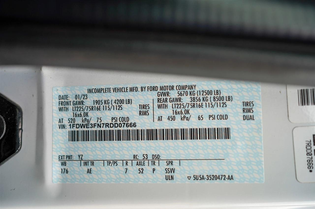 Ford Econoline E-350 Super Duty 2024