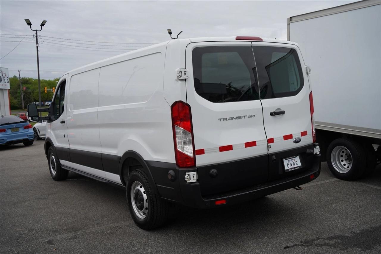 Ford Transit 250 Van Low Roof w/Sliding Pass. 130-in. WB 2020