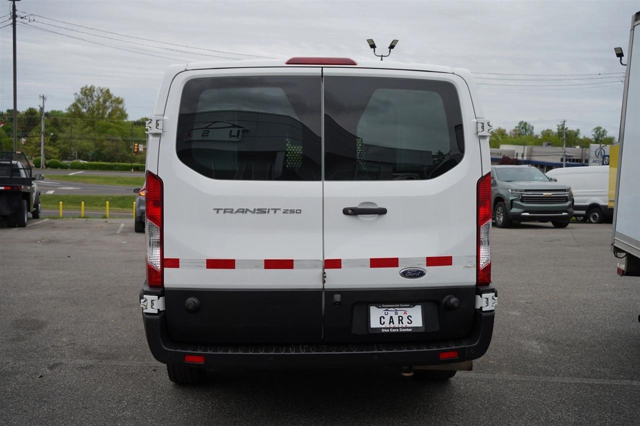 Ford Transit 250 Van Low Roof w/Sliding Pass. 130-in. WB 2020