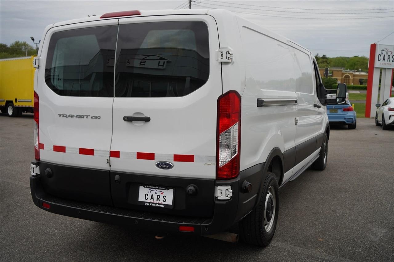 Ford Transit 250 Van Low Roof w/Sliding Pass. 130-in. WB 2020