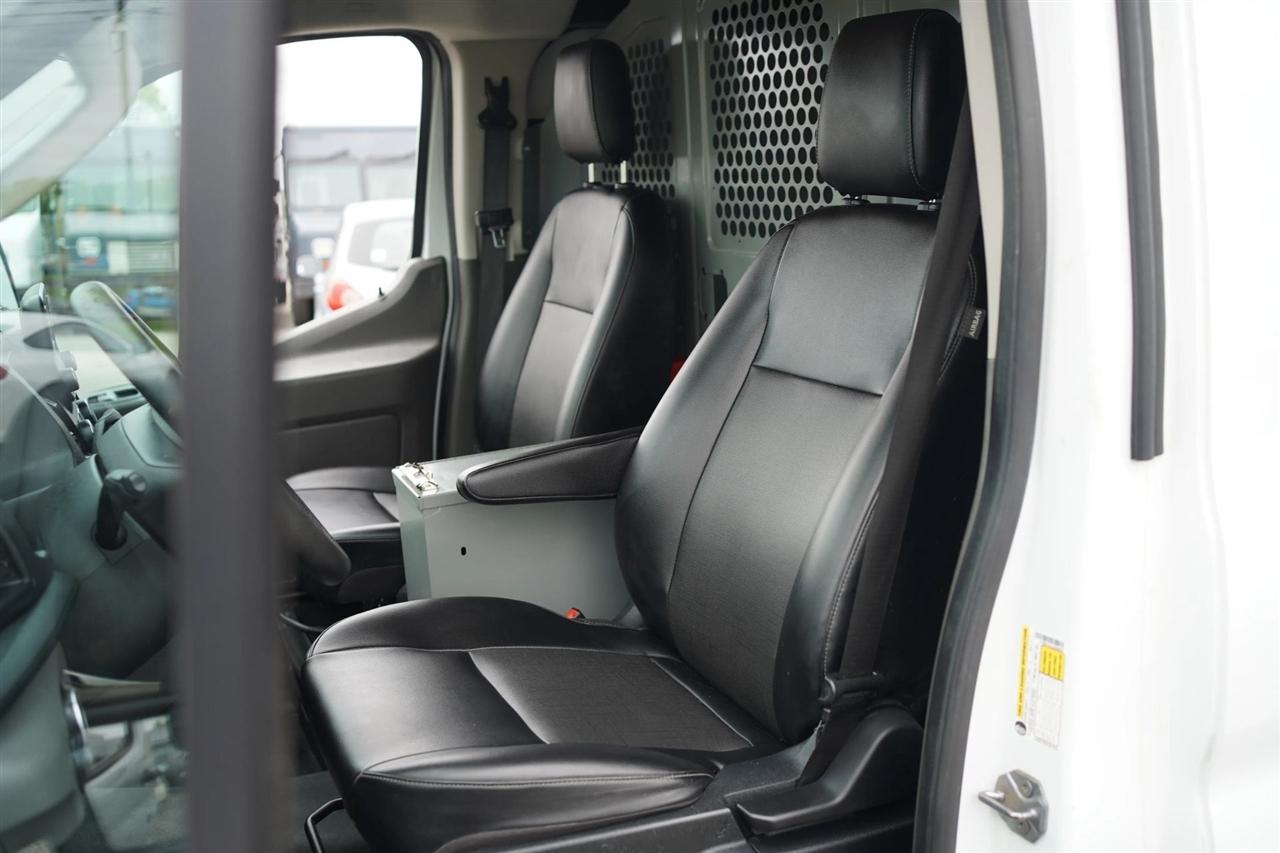 Ford Transit 250 Van Low Roof w/Sliding Pass. 130-in. WB 2020