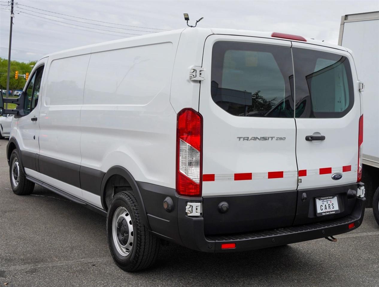 Ford Transit 250 Van Low Roof w/Sliding Pass. 130-in. WB 2020