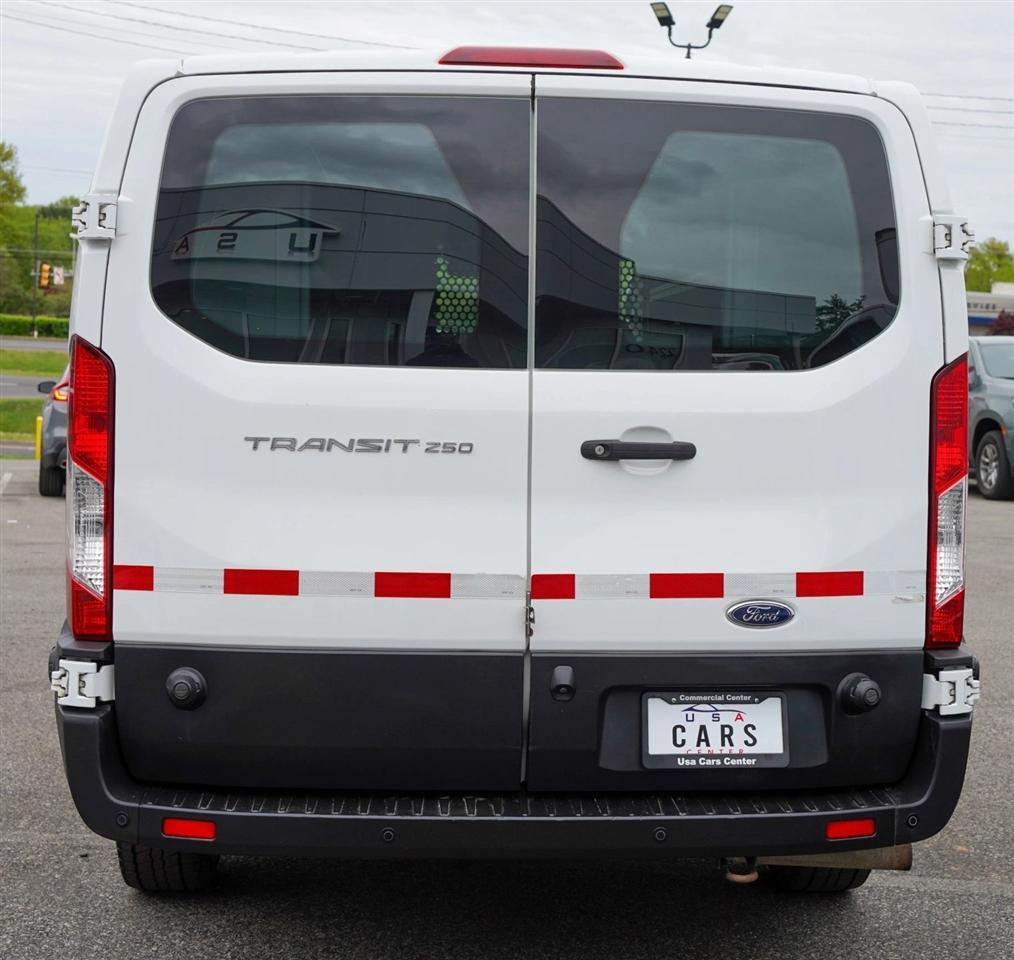 Ford Transit 250 Van Low Roof w/Sliding Pass. 130-in. WB 2020