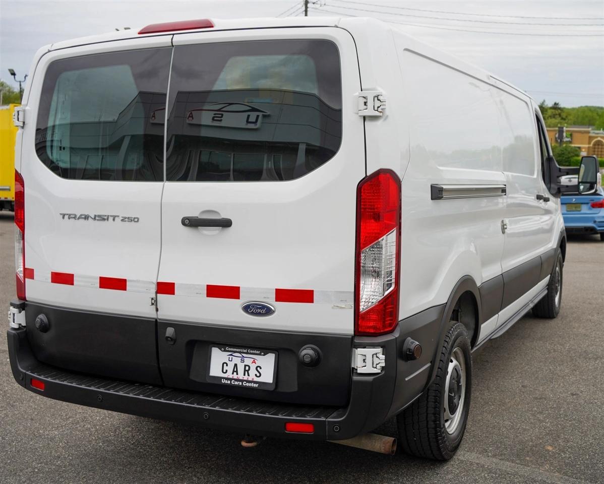 Ford Transit 250 Van Low Roof w/Sliding Pass. 130-in. WB 2020