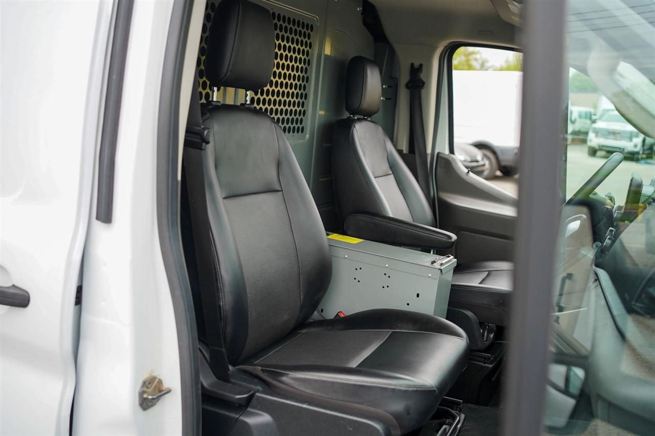 Ford Transit 250 Van Low Roof w/Sliding Pass. 130-in. WB 2020