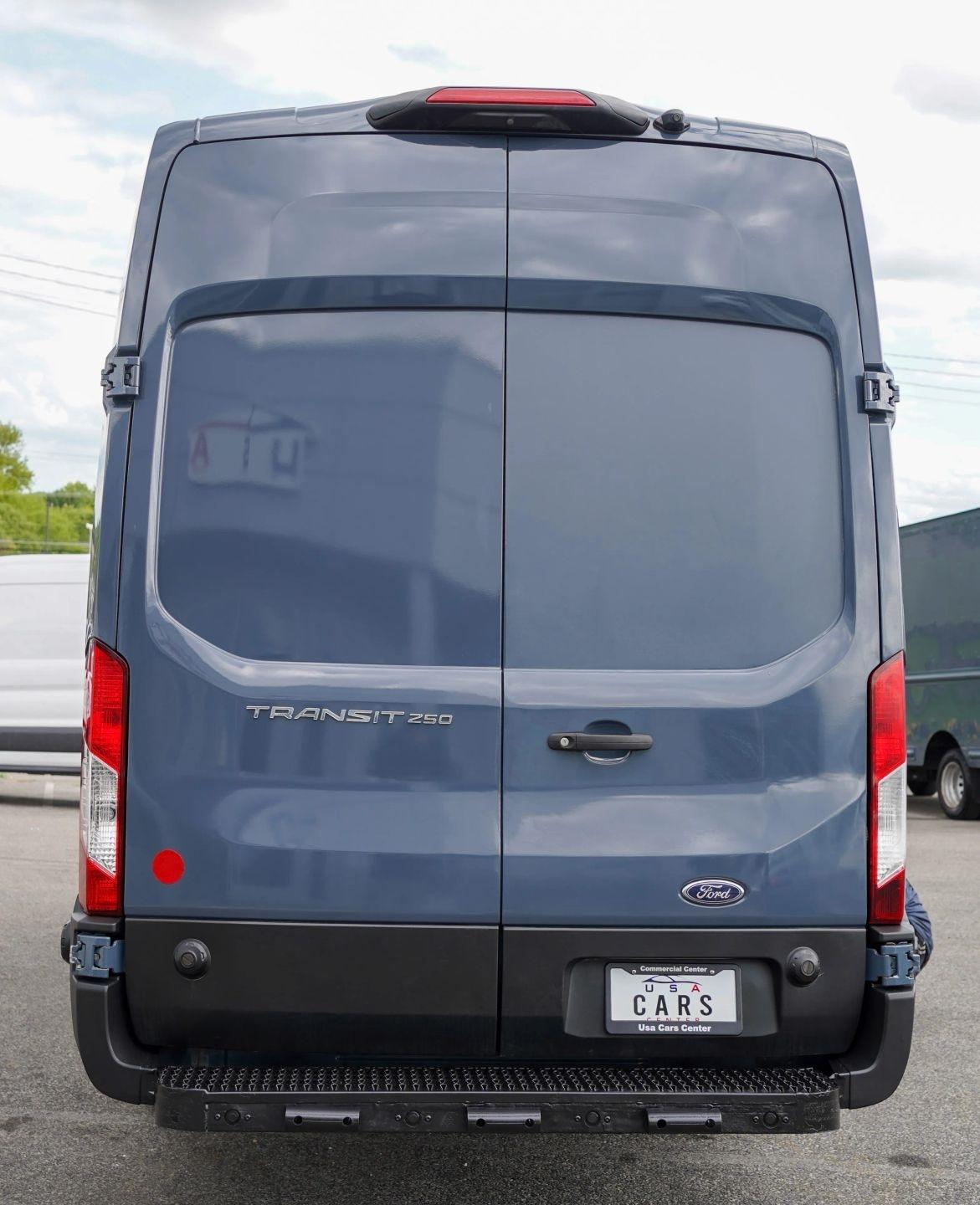 Ford Transit 250 Van High Roof w/Sliding Pass. 148-in. WB EL 2021