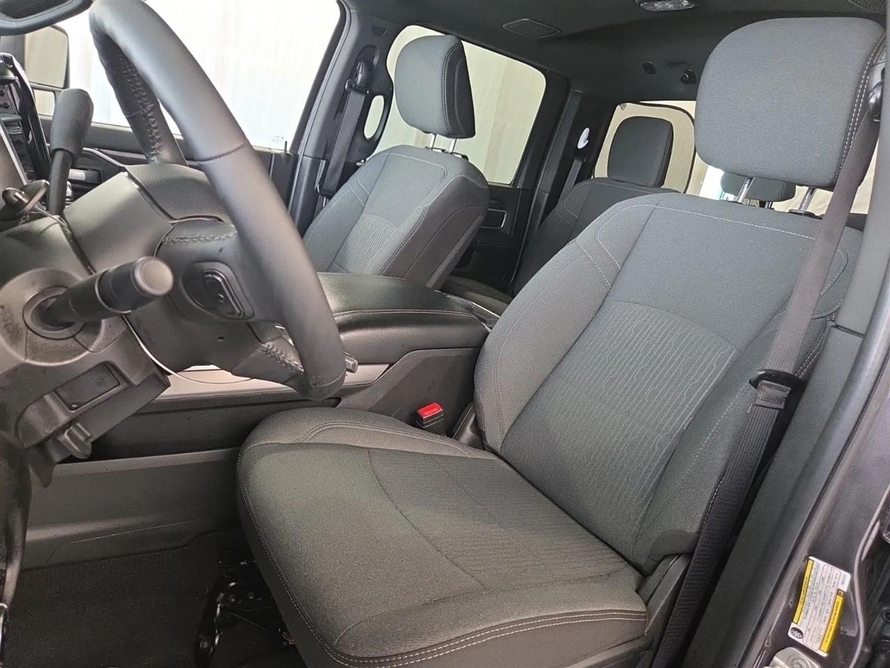 RAM 3500 Big Horn Crew Cab LWB 4WD DRW 2024