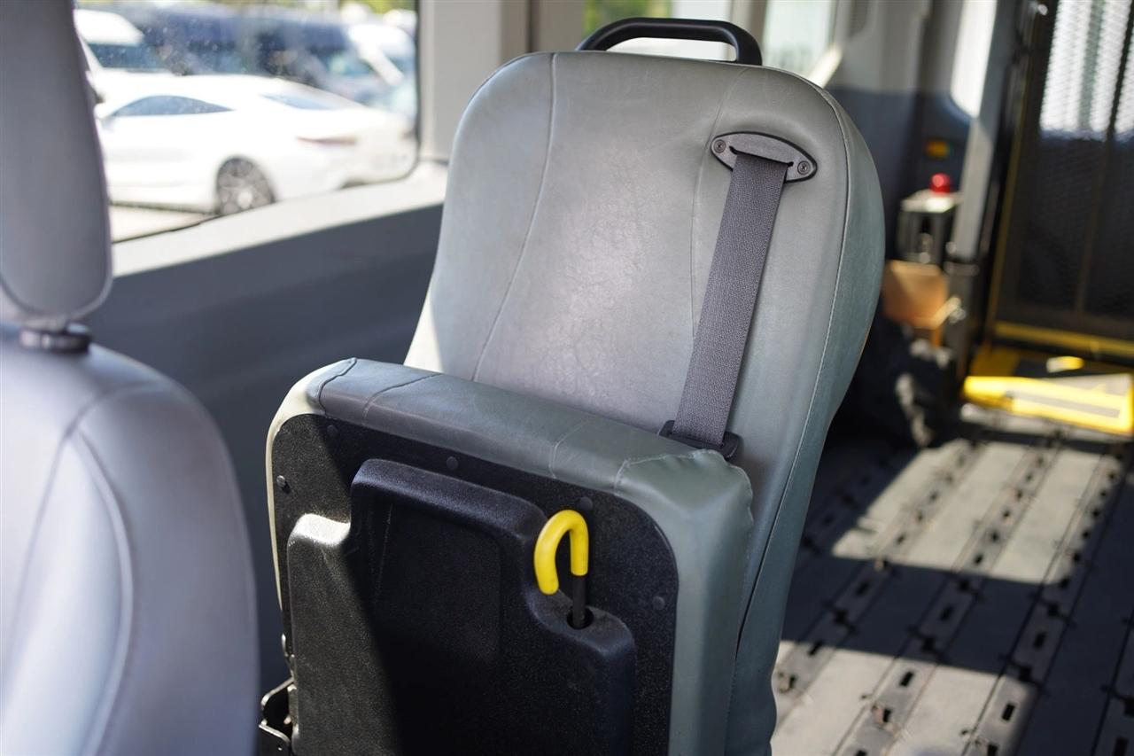 Ford Transit 350 Wagon Med. Roof XL w/Sliding Pass. 148-in. WB 2016