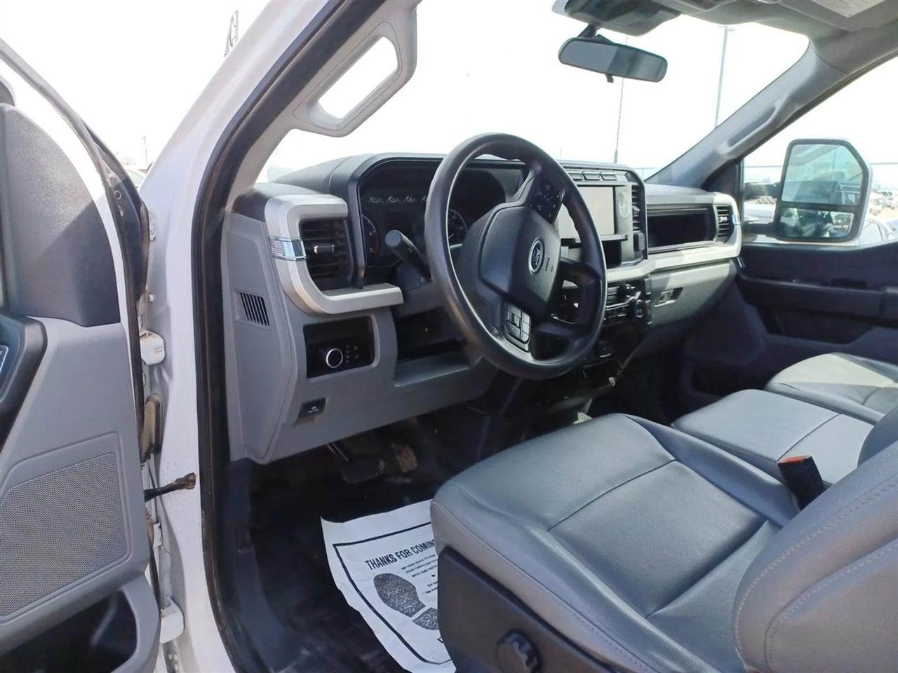 Ford F-550 Crew Cab DRW 4WD 2024