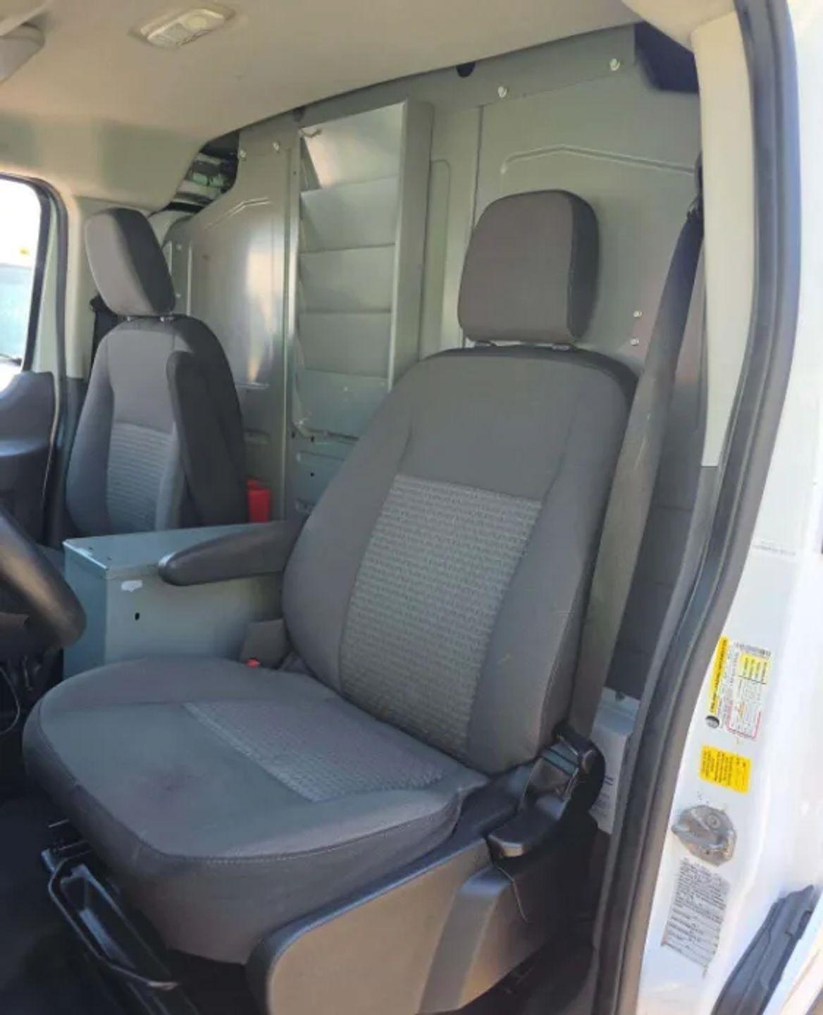 Ford Transit 150 Van Low Roof w/Sliding Pass. 148-in. WB 2020