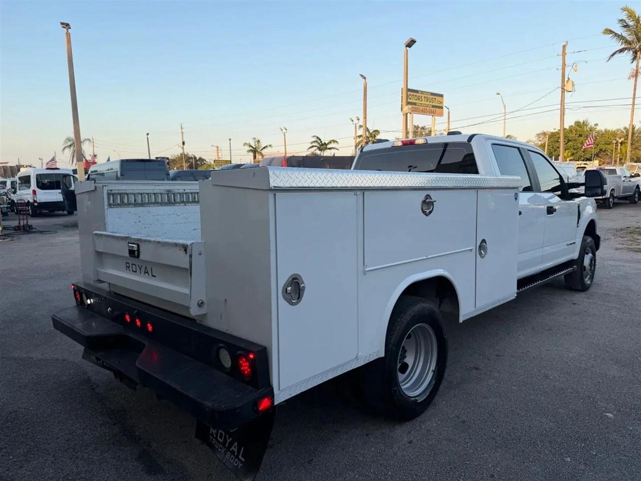 Ford F-350 SD XL Crew Cab Long Bed DRW 4WD 2022