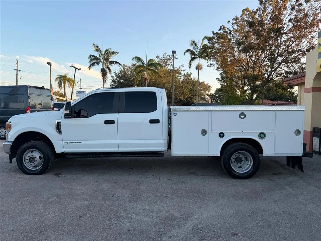 Ford F-350 SD XL Crew Cab Long Bed DRW 4WD 2022