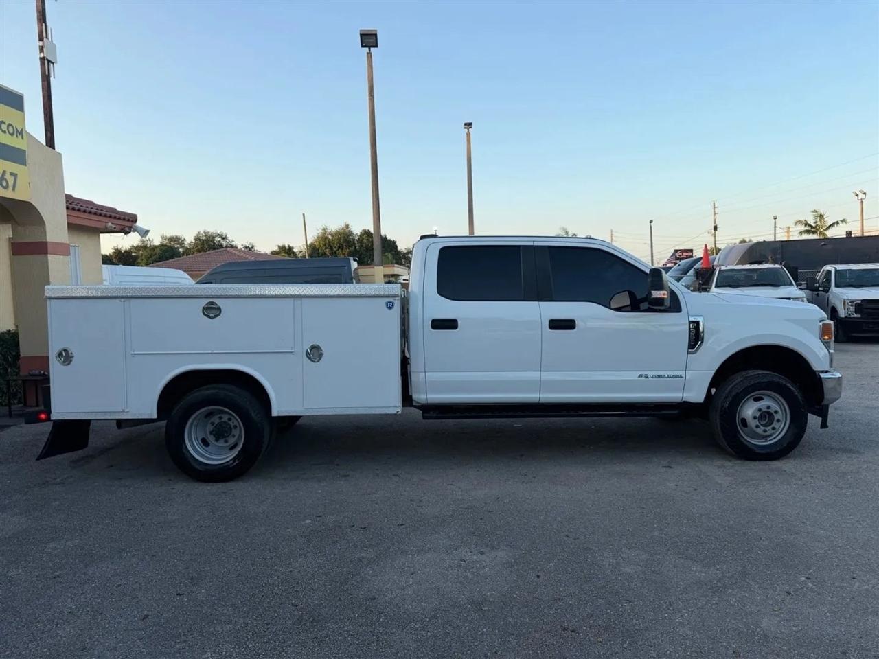 Ford F-350 SD XL Crew Cab Long Bed DRW 4WD 2022