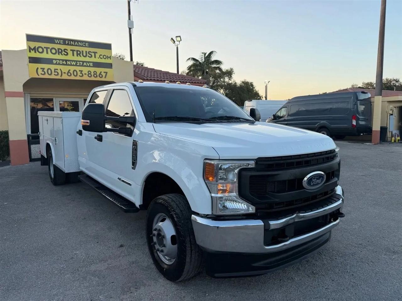Ford F-350 SD XL Crew Cab Long Bed DRW 4WD 2022