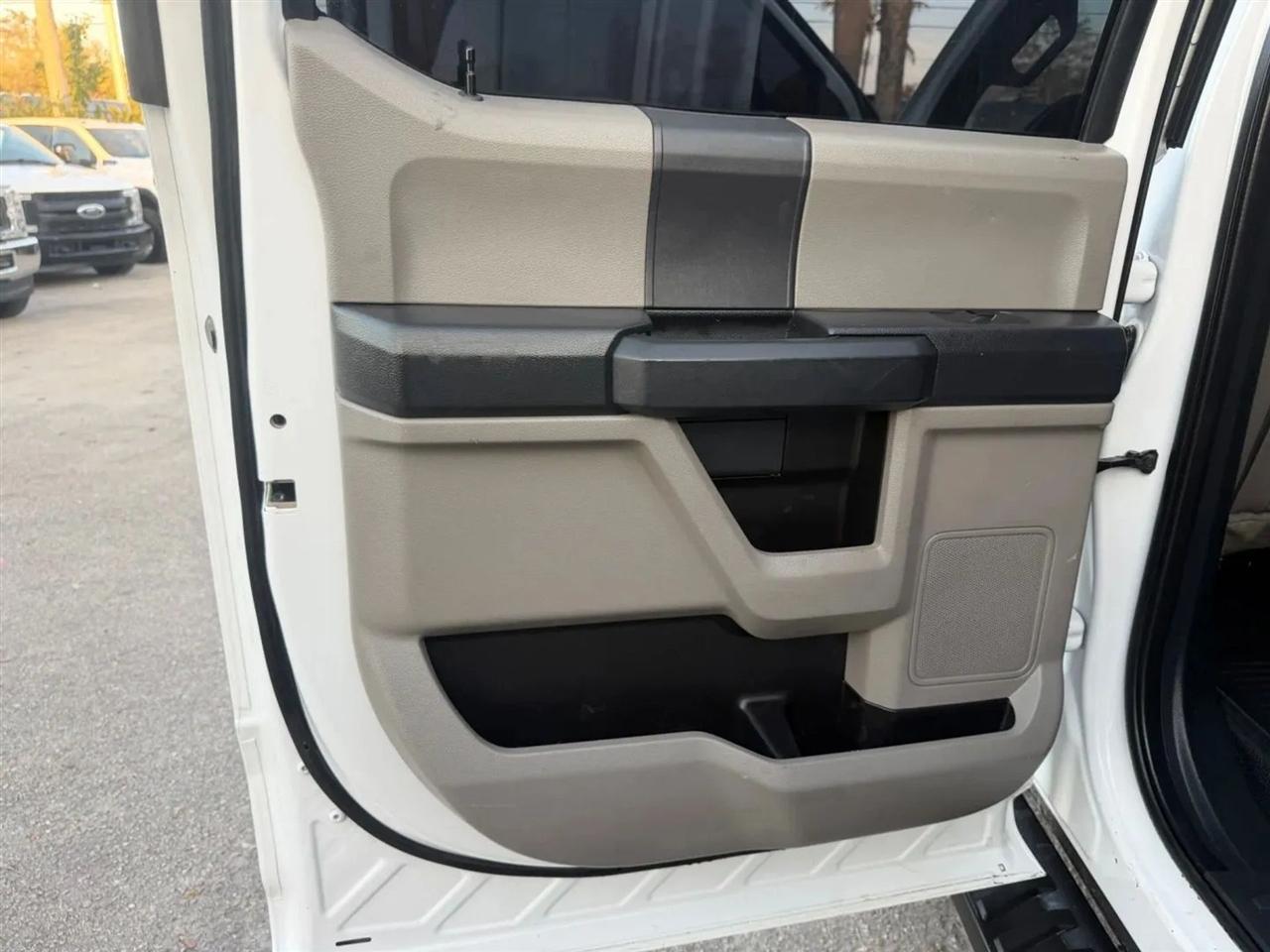 Ford F-350 SD XL Crew Cab Long Bed DRW 4WD 2022