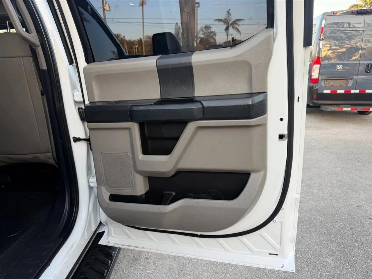 Ford F-350 SD XL Crew Cab Long Bed DRW 4WD 2022
