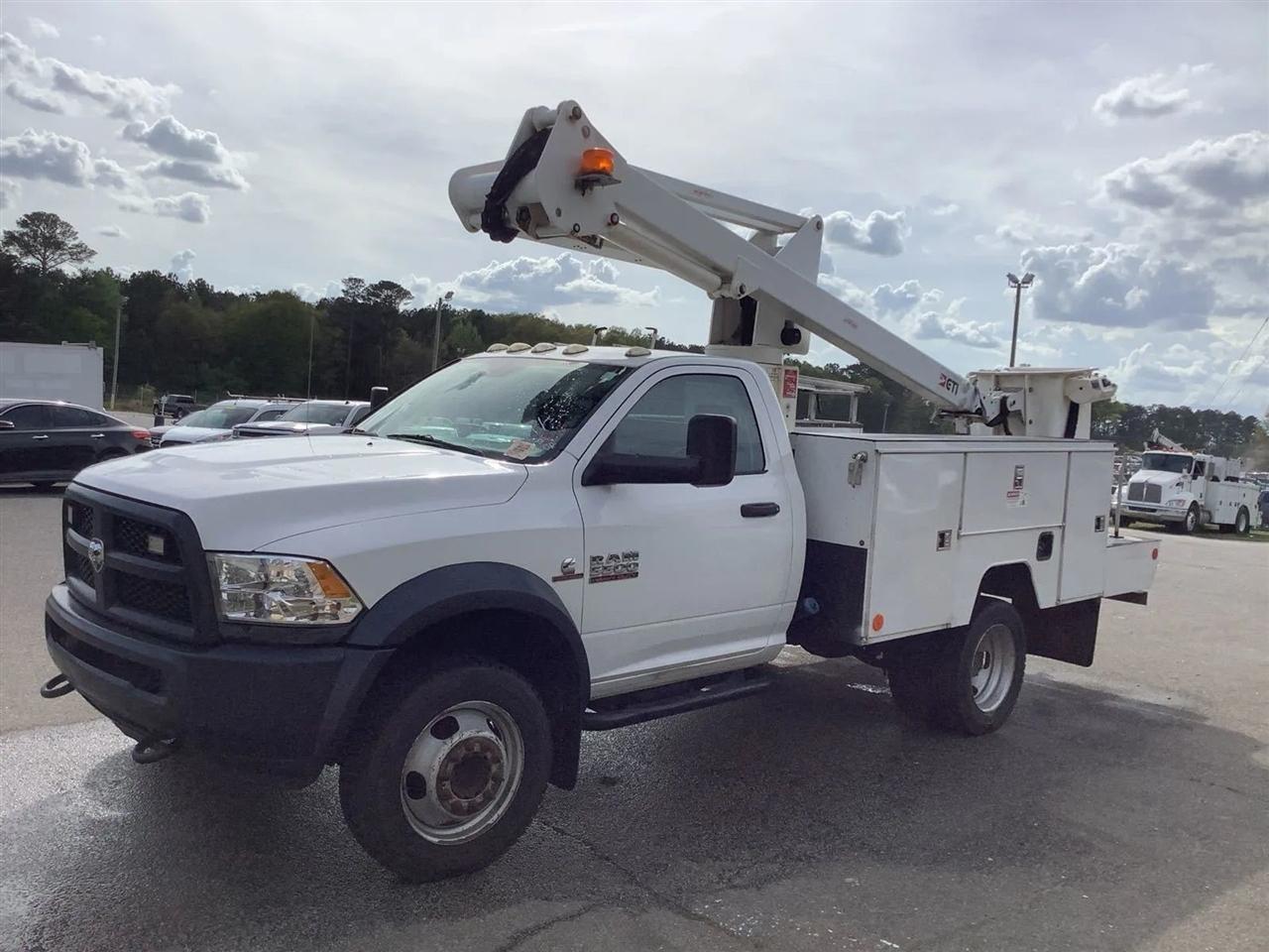 RAM 5500 Regular Cab SWB 4WD DRW 2015