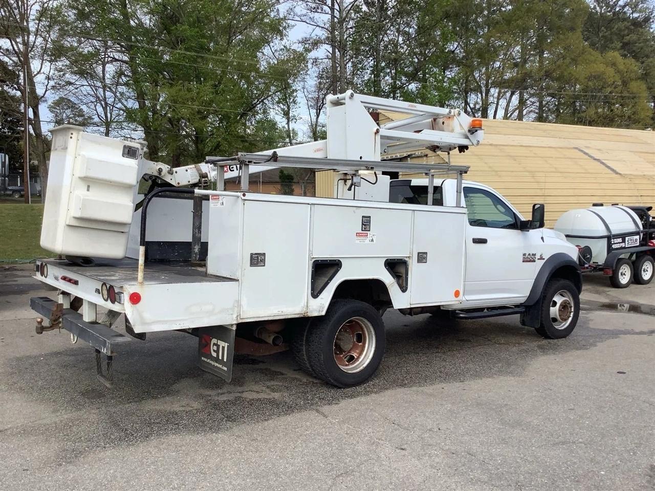 RAM 5500 Regular Cab SWB 4WD DRW 2015