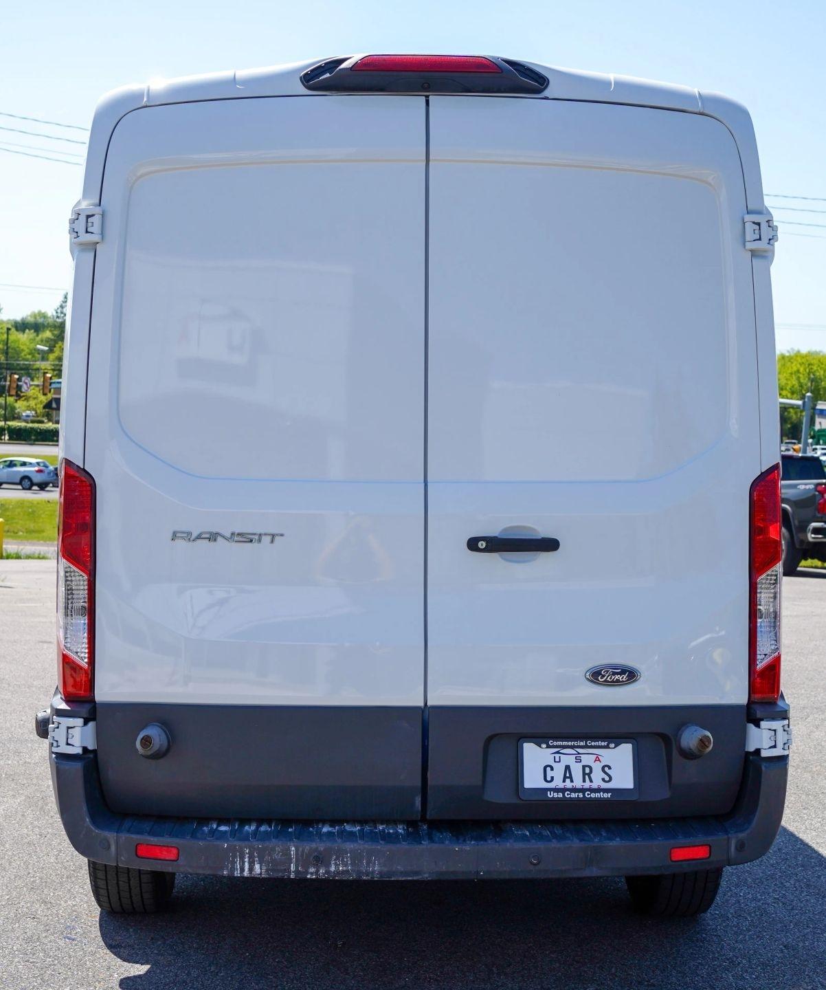 Ford Transit 250 Van Med. Roof w/Sliding Pass. 148-in. WB 2018