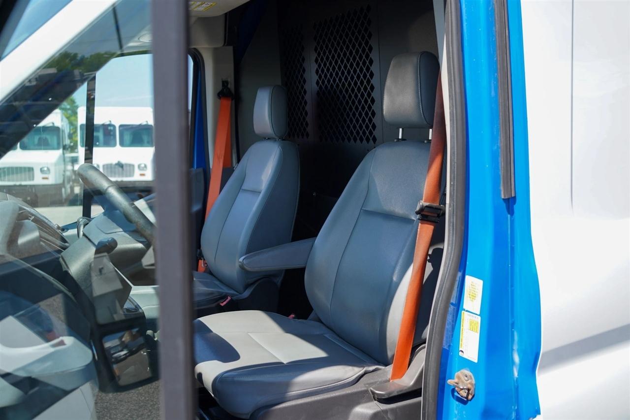 Ford Transit 250 Van Med. Roof w/Sliding Pass. 148-in. WB 2018