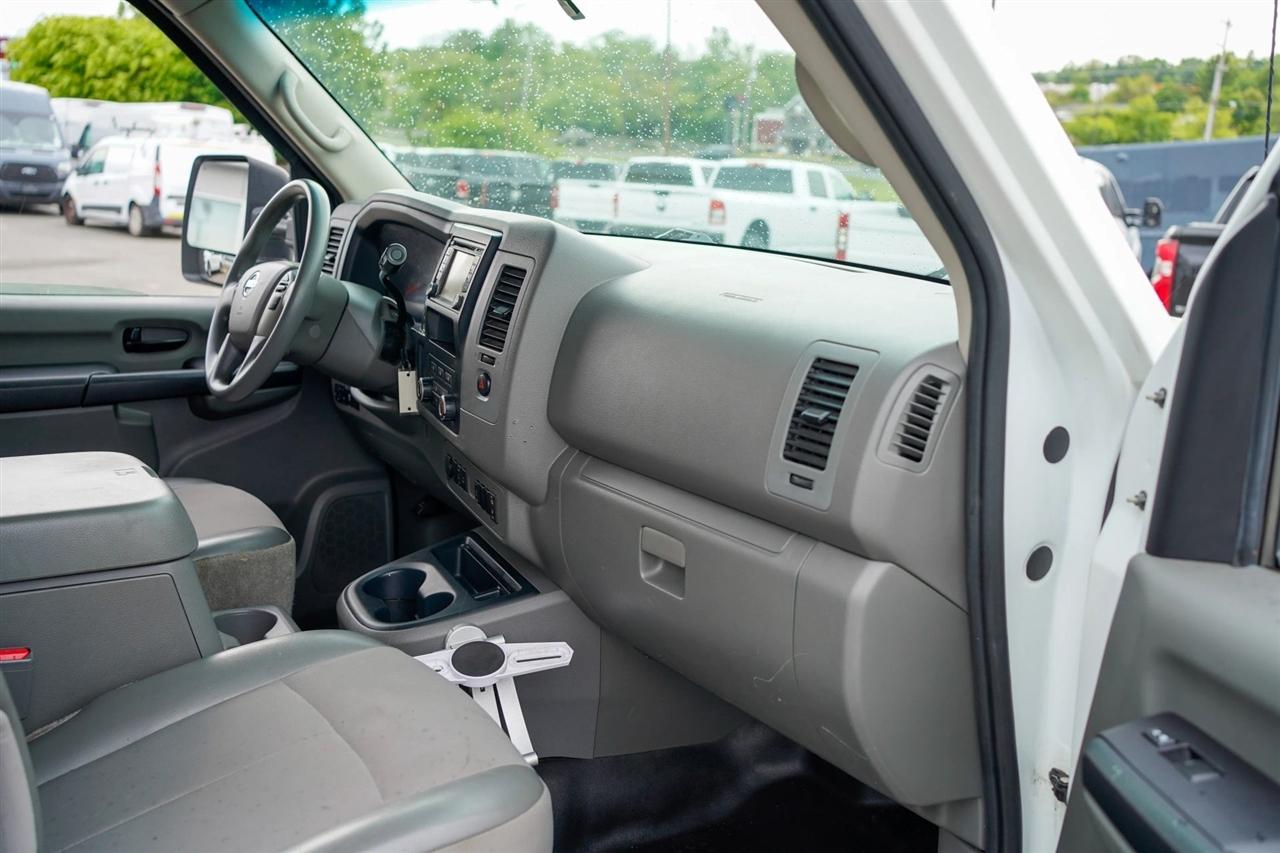 Nissan NV Cargo 2500 HD SV V8 High Roof 2021