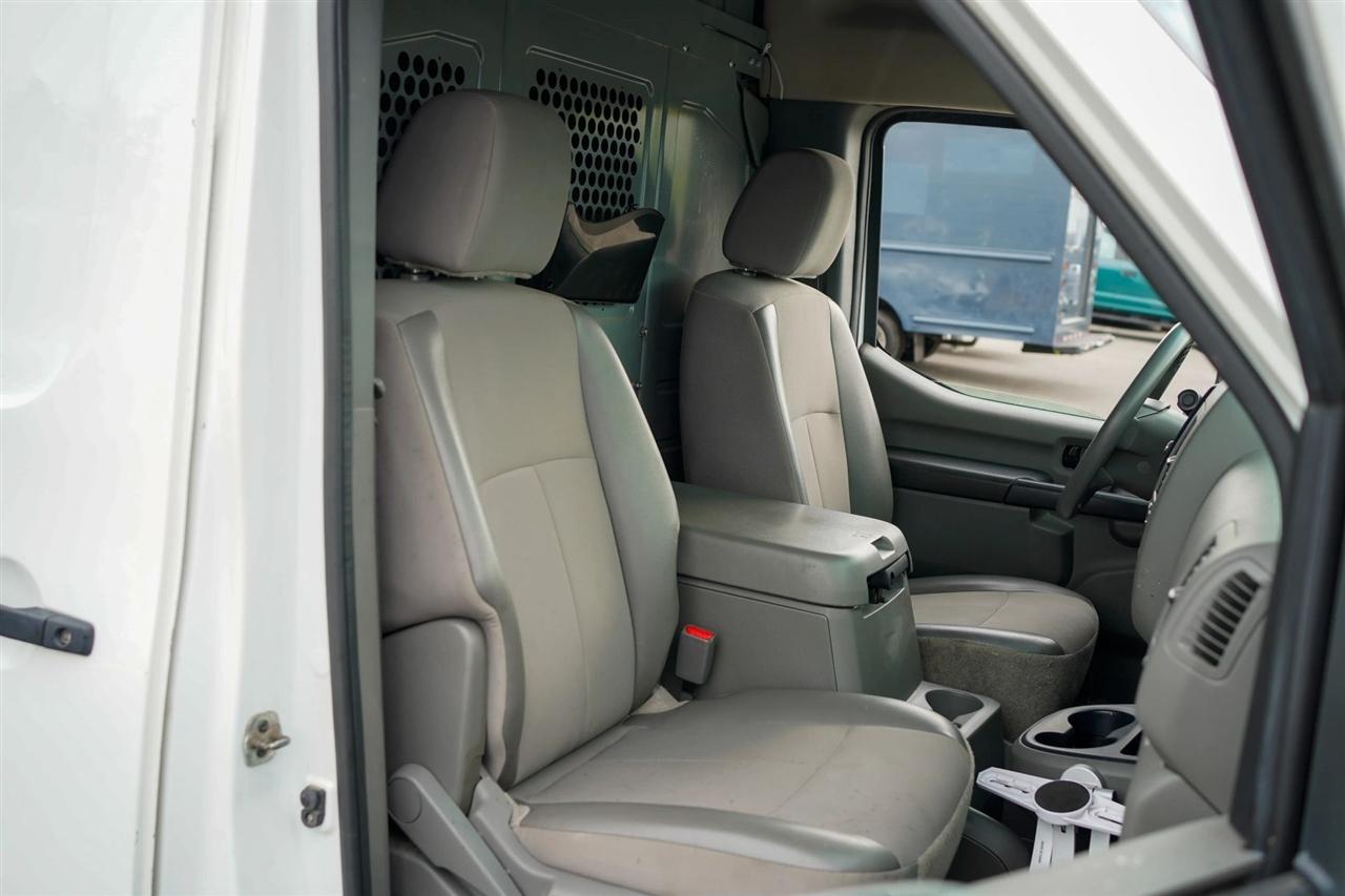 Nissan NV Cargo 2500 HD SV V8 High Roof 2021