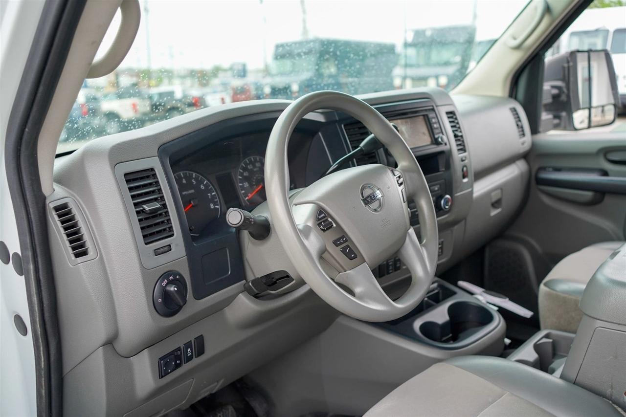 Nissan NV Cargo 2500 HD SV V8 High Roof 2021