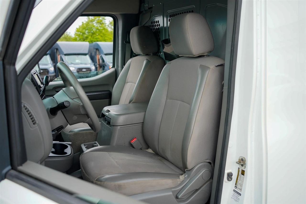 Nissan NV Cargo 2500 HD SV V8 High Roof 2021