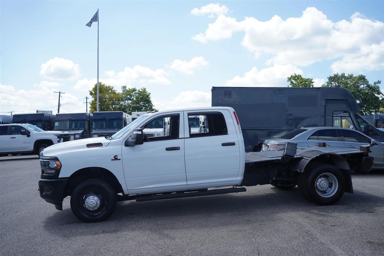 RAM 3500 Tradesman Crew Cab 4WD DRW 2024
